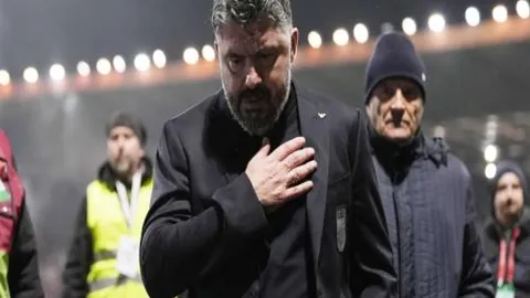 雷迪克火力全开，湖人攻势如潮，魔术师盛赞！